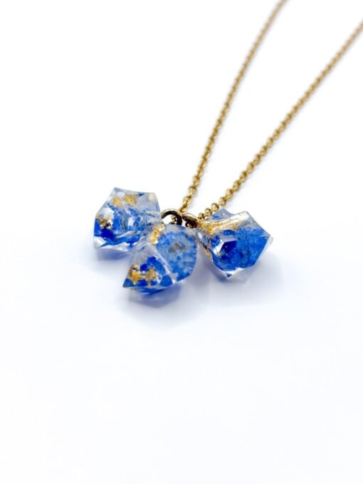Kristalvormige Cluster Ketting met Echte Bloemen uit Den Haag (The Tide)