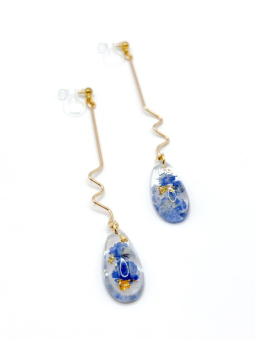 Lange Sierlijke Druppelhanger Oorbellen met Echte Bloemen uit Den Haag (The Tide)