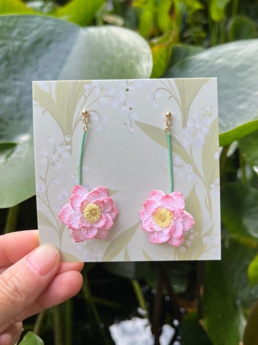 Micro Gehaakte Lotus Oorbellen