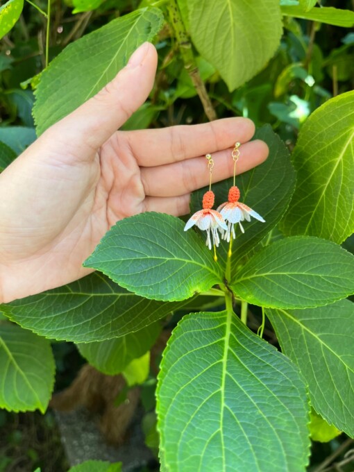 Micro gehaakte fuchsia oorbellen – handgemaakt, hypoallergeen