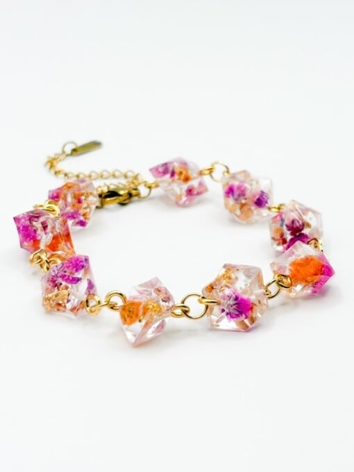 Armband met Kristalvormige Kralen Gevuld met Echte Bloemen uit Utrecht (The Blossom Chapter)