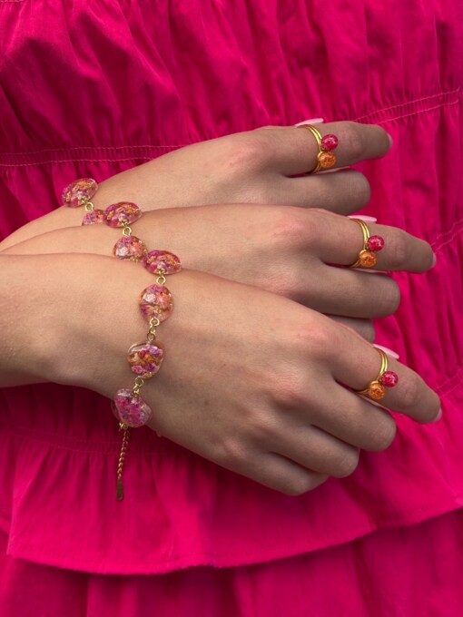 Armband met Stenen Gevuld met Echte Bloemen uit Utrecht (The Blossom Chapter)