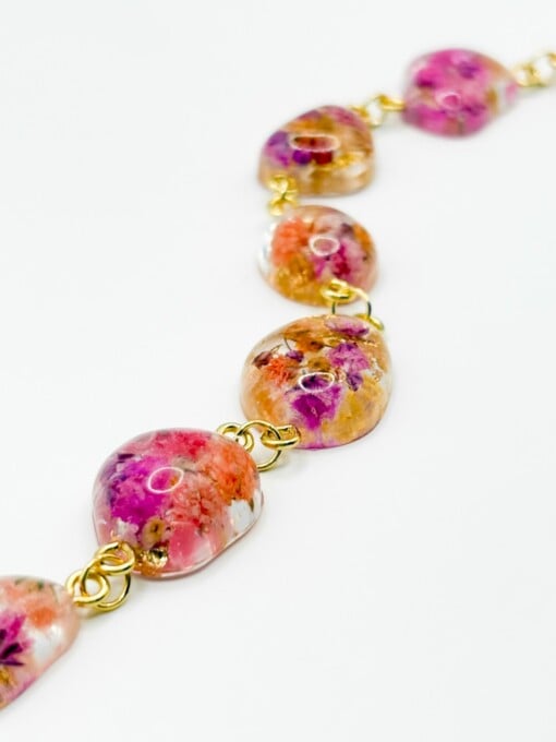 Armband met Stenen Gevuld met Echte Bloemen uit Utrecht (The Blossom Chapter)