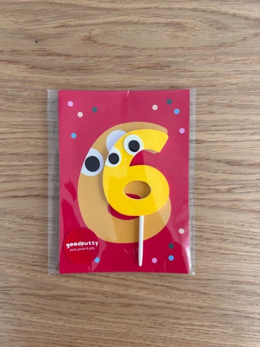Feestbundel: Nummer 6 Taarttopper + 5 Uitnodigingen – Handgemaakt & Uniek