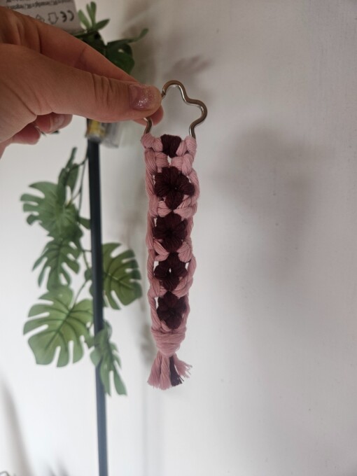 Flower macrame keychain