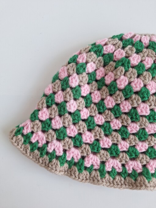 Gehaakte bucket hat | Groen, roze en beige