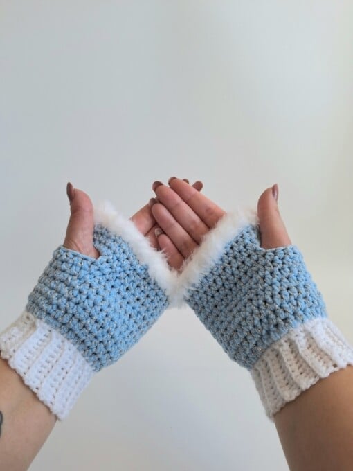 Gehaakte handschoenen - gehaakte vingerloze handschoenen | Lichtblauw en wit