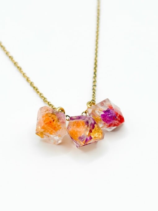 Kristalvormige Cluster Ketting met Echte Bloemen uit Utrecht (The Blossom Chapter)