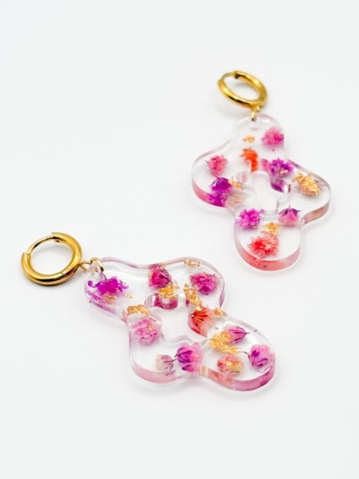 Leuke Organische Vorm Oorbellen met Echte Bloemen uit Utrecht (The Blossom Chapter)