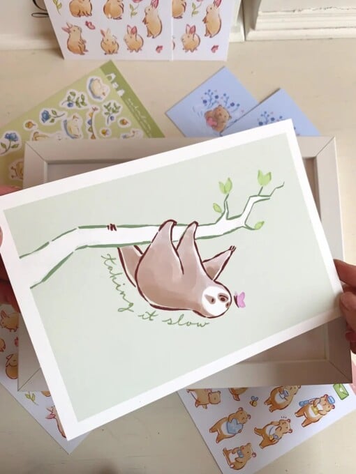 Luiaard Art Print (A5) – Schattige, Eco-vriendelijke Illustratie op Henneppapier