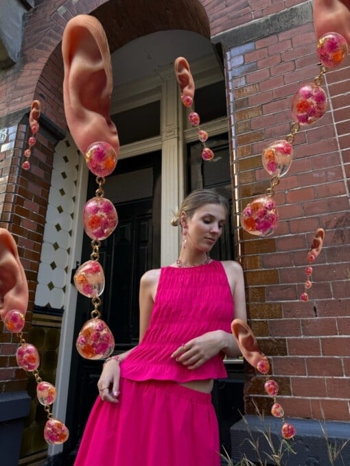 Statement Oorbellen met 4 Stenen Gevuld Echte Bloemen uit Utrecht (The Blossom Chapter)