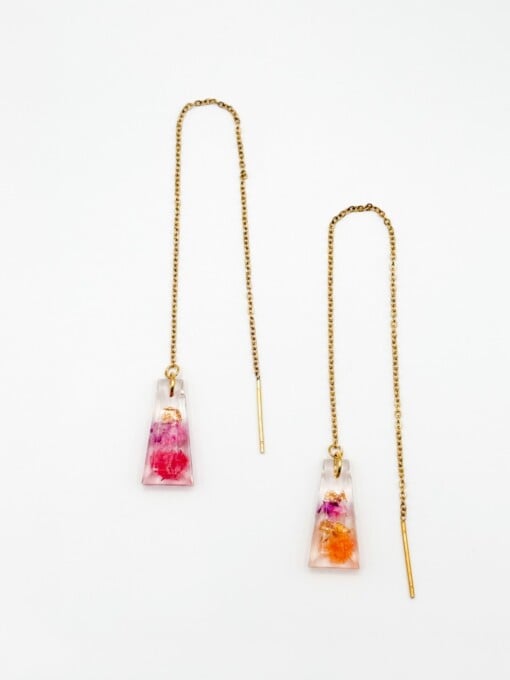 Threader Oorbellen met Toelopende Hangers met Echte Bloemen uit Utrecht (The Blossom Chapter)