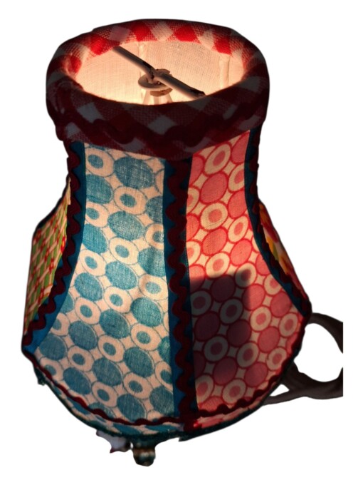Uniek handgemaakt kleurrijk – kitsch tafellamp vogel roze/blauw
