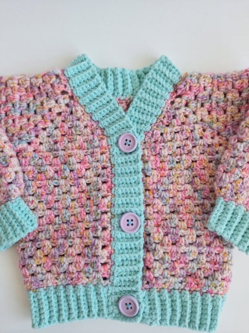 Gehaakt baby vestje | Mintgroen en lila gemêleerd