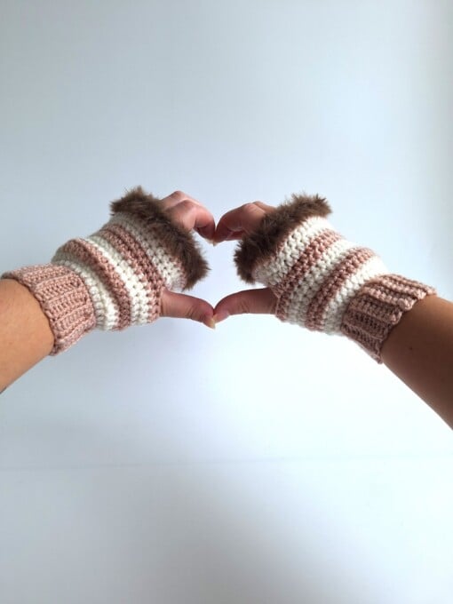 Gehaakte handschoenen - gehaakte vingerloze handschoenen | Poeder roze, crème en bruin
