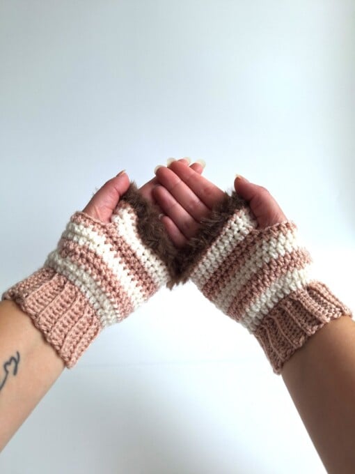 Gehaakte handschoenen - gehaakte vingerloze handschoenen | Poeder roze, crème en bruin