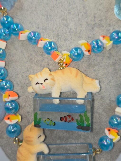 Vissende Katten, een handgemaakte ketting voor katten- lieghebbers.