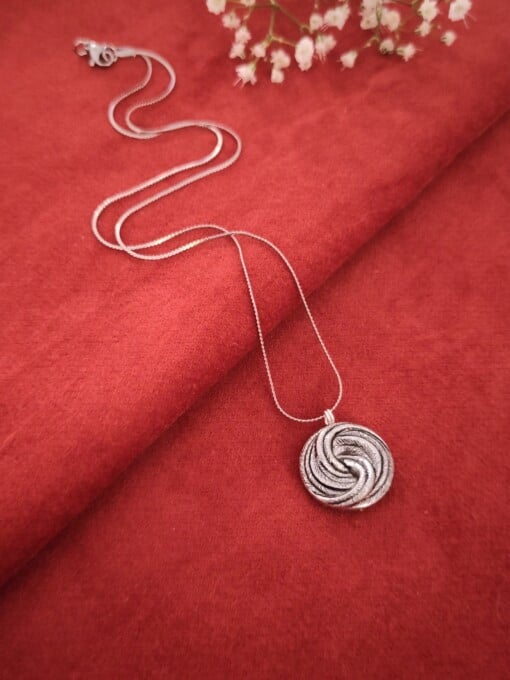 Ketting met een verhaal — ✿ — vintage hanger (ca. 1940–1950)