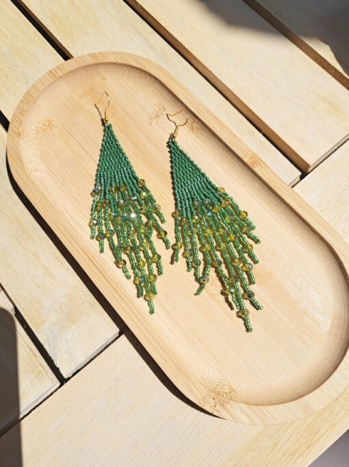 Fringe oorbellen Emerald Goddess – groen, glaskralen & kristallen, 12,5 cm lang, verguld zilveren oorhaken