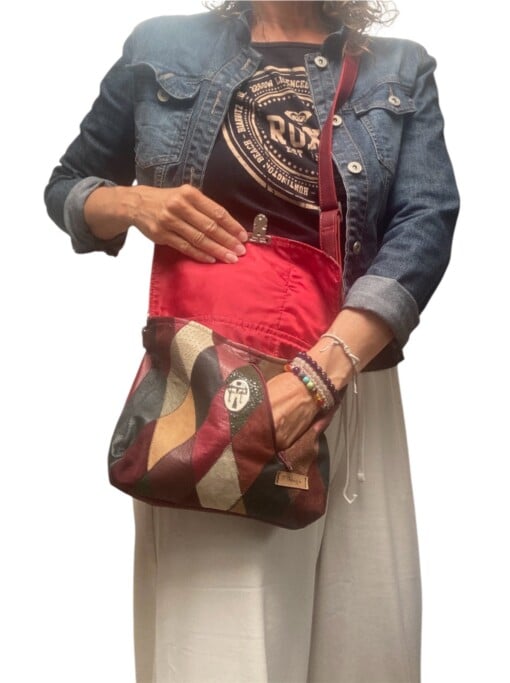 Vintage patchwork leren tas met klepsluiting –  Een karaktervolle tas die vintage flair en duurzaamheid moeiteloos combineert. handgemaakt & duurzaam