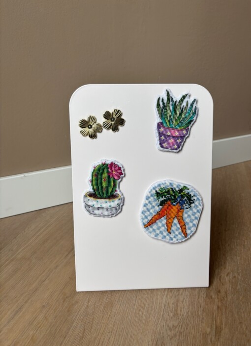 Handgeborduurde magneet cactus