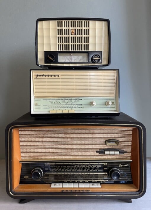 Vintage bluetooth radio Optalex uit 1969