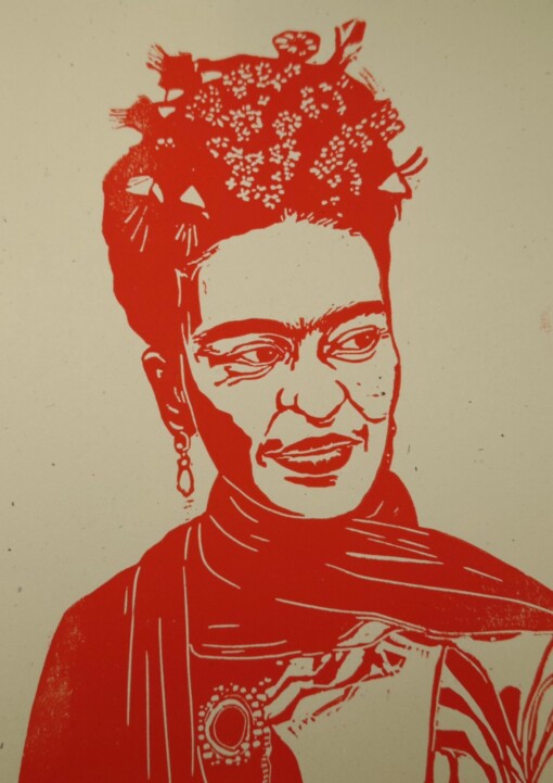 Linoportret van Frida Kahlo – handgedrukte A4 linoprint in fuchsia of oranje