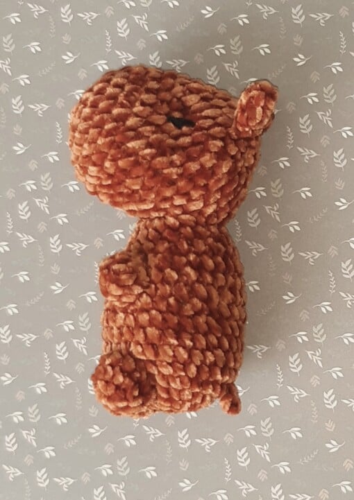 Schattige en Vriendelijke Capybara knuffel, gehaakt in velvet of chenile garen, geschikt voor kinderen onder de 3jaar