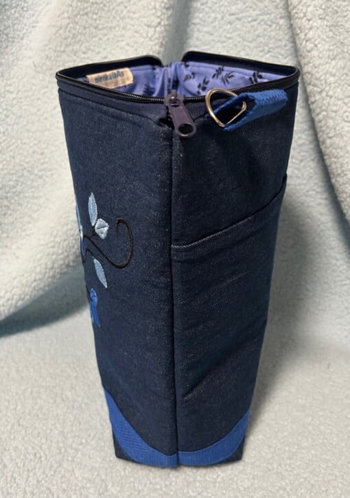 Donkerblauwe jeans schoudertas met geborduurd bladeren-tak