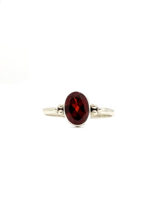 Garnet 6X8 Oval Triquetra Silver
