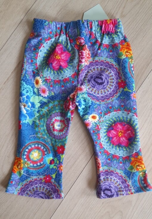 Flared legging- flared broekje - gehaakte bloemenprint - blauw- ibiza vibes