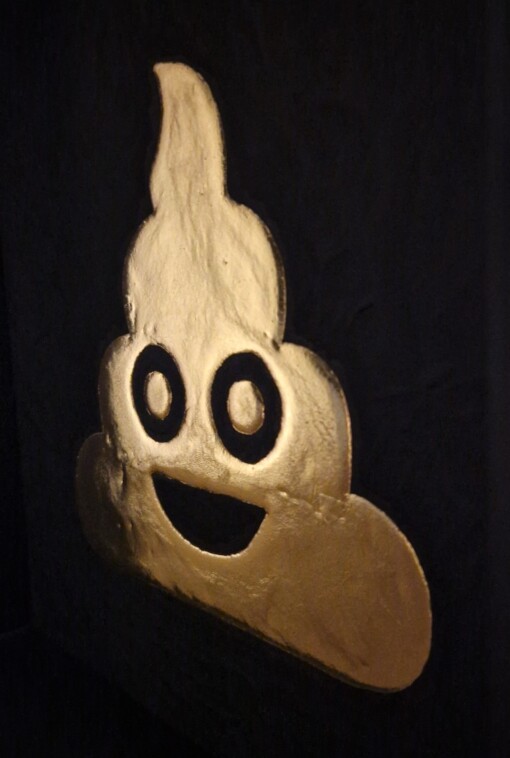 Golden Turd emoticon verguld met 23ct goud - pop art kunstwerk in lijst