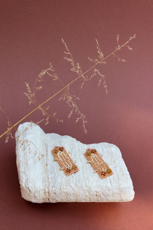 Golden Blossom | Handgeweven Geometrische Kralenoorbellen voor Gevoelige Oren