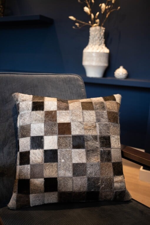 koeienhuid sierkussen patchwork - echt leer - grijs - 45cm x 45cm