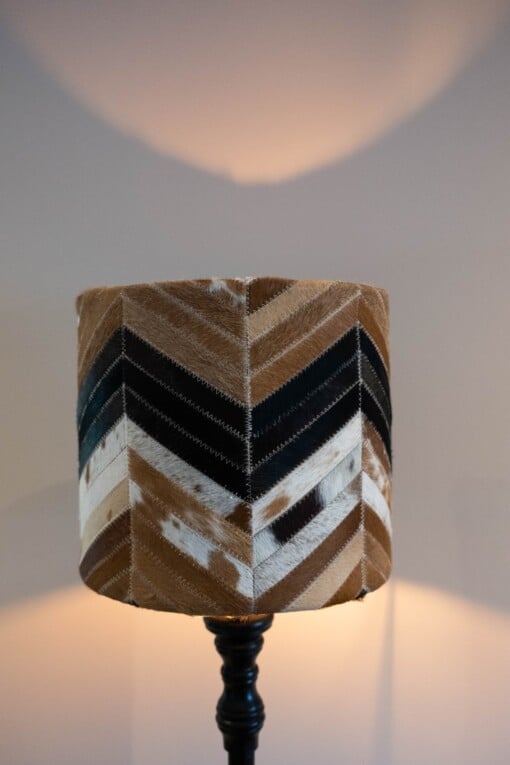 Laura koeienhuid lampenkap patchwork - echt leer - zwart, bruin, wit - visgraat - Ø30x26cm