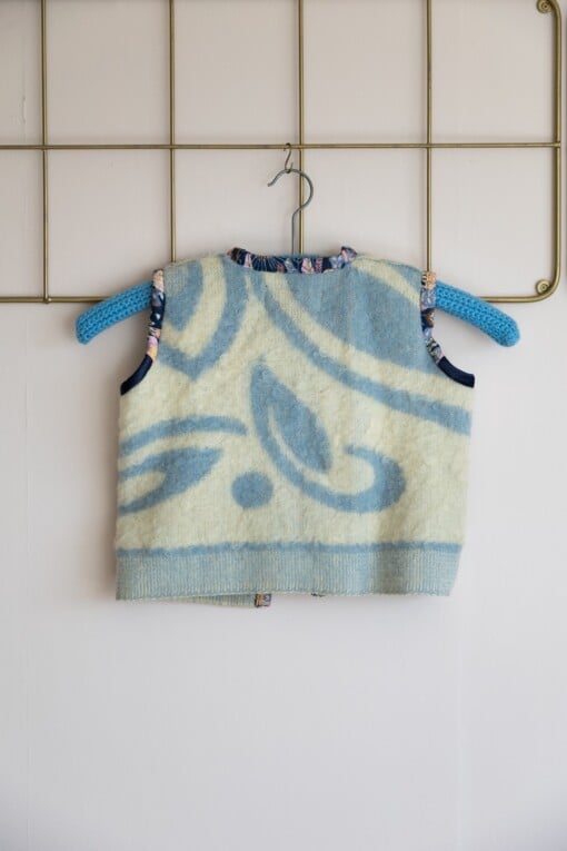 Wollen gilet peuter blauw van vintage wollen deken voor meisje maat 92