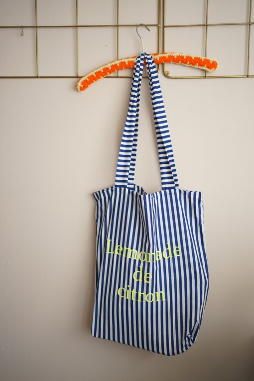 Blauw wit gestreepte zomertas