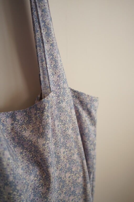 Zomertas, lila gebloemde upcycle tas