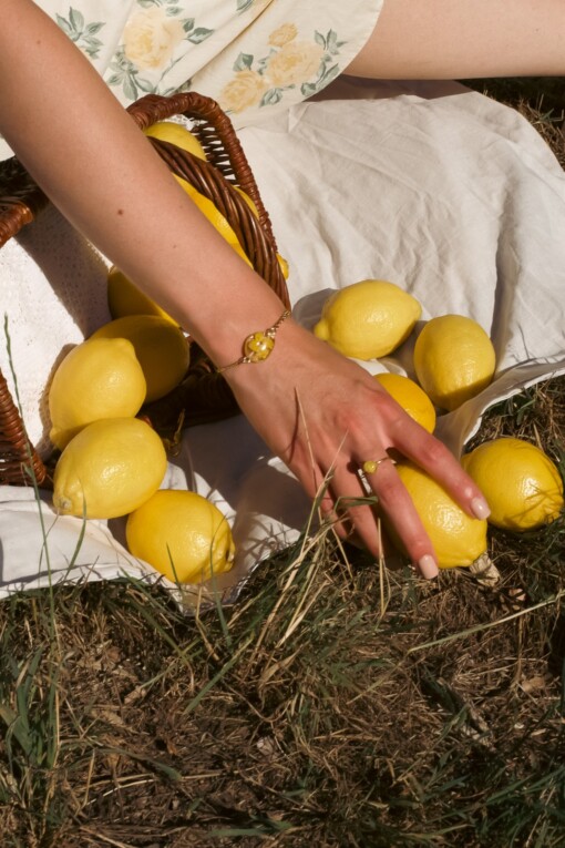 Armband met Steenvormige Hanger Gevuld met Echte Bloemen uit Amsterdam (Limoncello Romance)