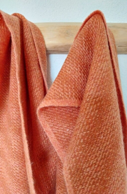 Oranje shawl van 100% merinowol - Uniek & Vrolijk