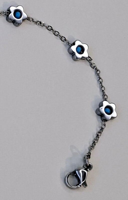 Kleine bloem stalen armband met natuurlijke hematiet stenen