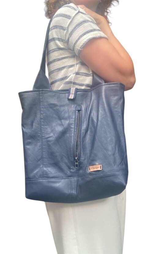 Tassen met een verhaal – Herinneringstassen van vintage kleding & leer Handgemaakt van gerecycled materiaal met emotionele waarde.