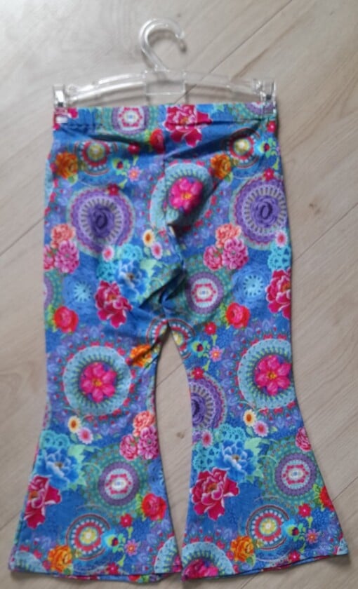 Flared legging- flared broekje - gehaakte bloemenprint - blauw- ibiza vibes