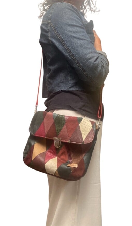 Vintage patchwork leren tas met klepsluiting –  Een karaktervolle tas die vintage flair en duurzaamheid moeiteloos combineert. handgemaakt & duurzaam