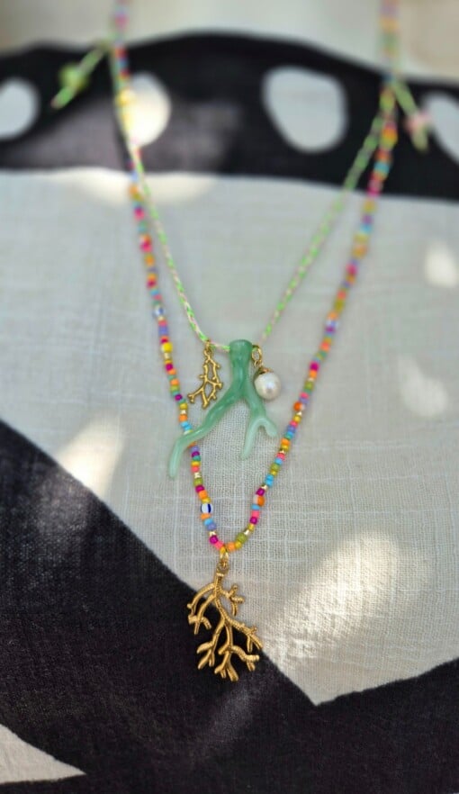 handmade koord ketting met koraal bedel groen of oranje