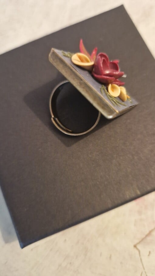 Exclusieve verstelbare ring met bloemen