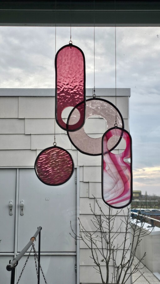 Modern Glas in lood Object. "Relax". Zonnevanger.Uniek