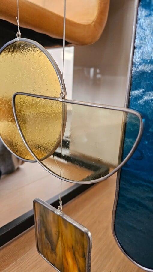 Modern Glas in lood object. "Geel>blauw". Zonnevanger. Uniek
