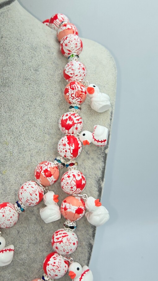 Bloody Duckies, een handgemaakte Halloween ketting.