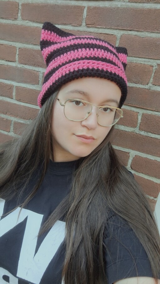 Gehaakte muts 'Black & hot pink'
